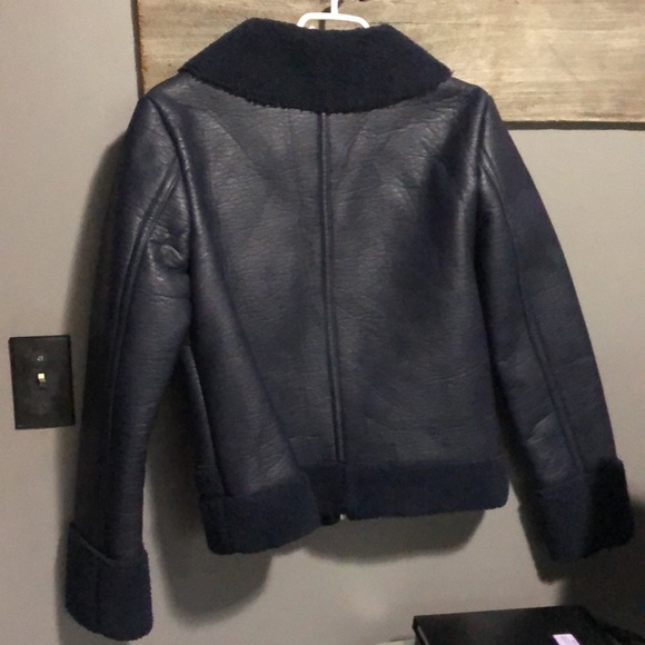 Guess Sherpa/ Shearling faux leather cropped bomber coat - Picture 6 of 14